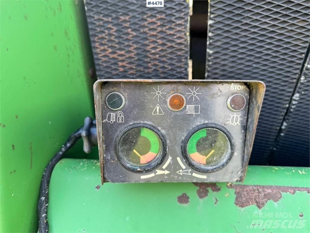 John Deere 550 Stroje na sklizeň pícnin-příslušenství