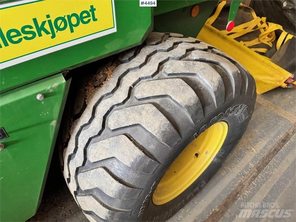 John Deere 578 Stroje na sklizeň pícnin-příslušenství