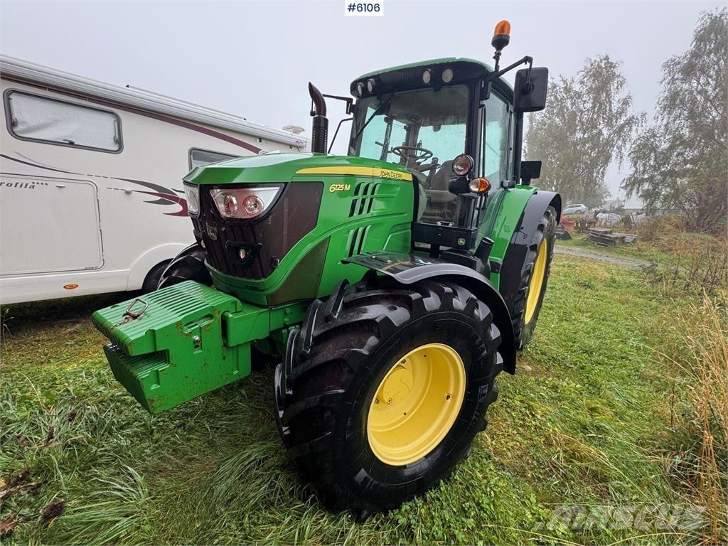John Deere 6125M Traktory