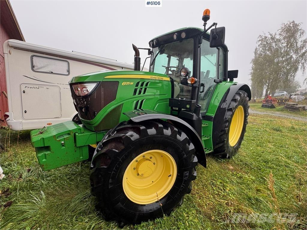 John Deere 6125M Traktory