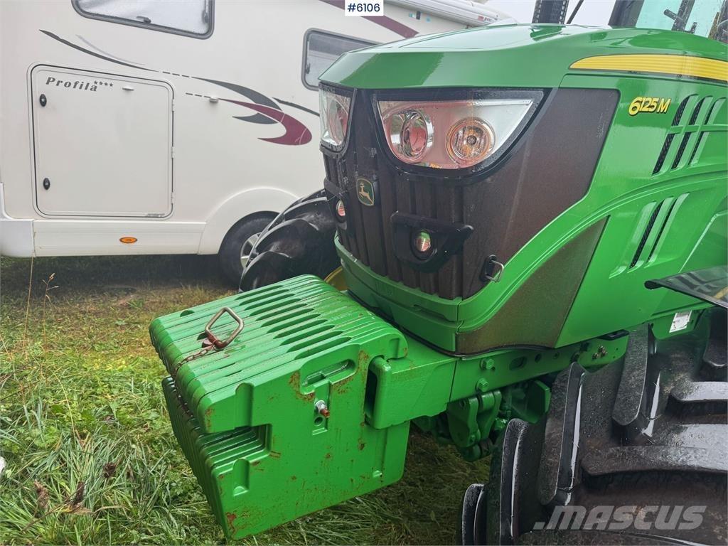 John Deere 6125M Traktory
