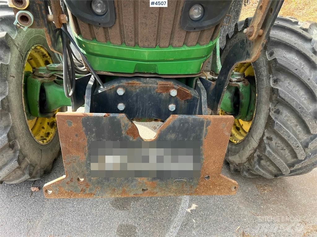 John Deere 6140R Traktory