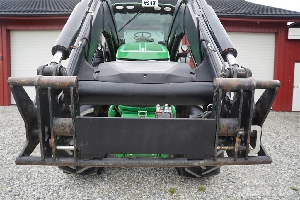 John Deere 6215R Traktory