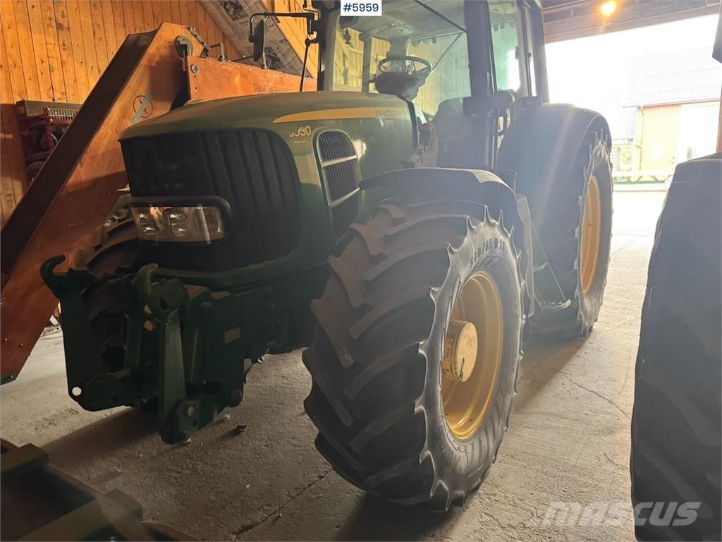 John Deere 6930 Traktory