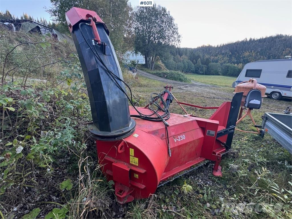 Sisu Handel V-230 Sněžné pluhy, přední sněhové radlice