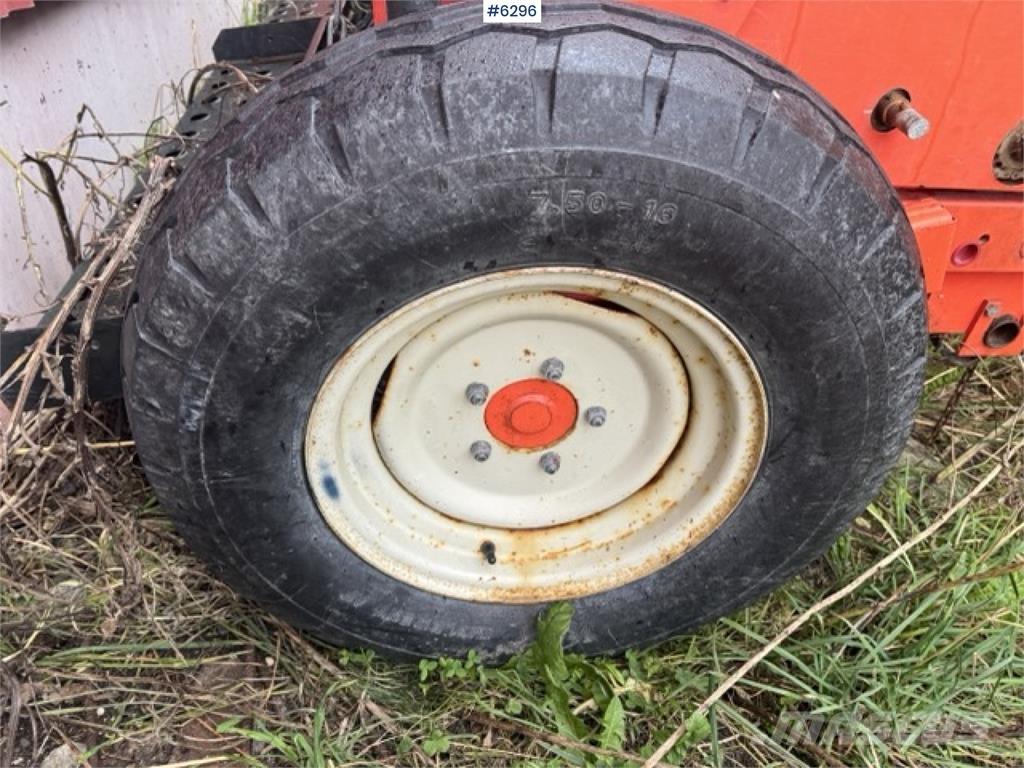 Tume KL 2500 Mechanické secí stroje