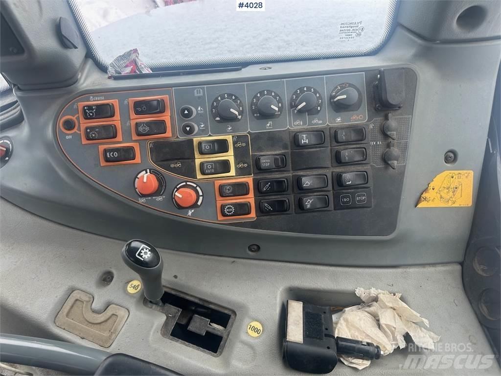 Valtra N122 Traktory