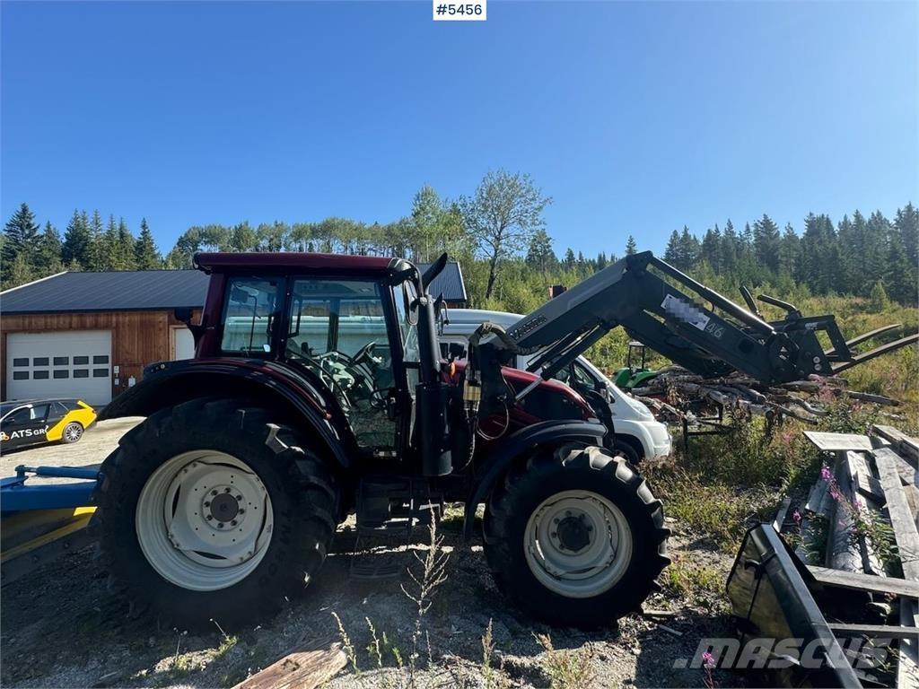 Valtra N123 Traktory