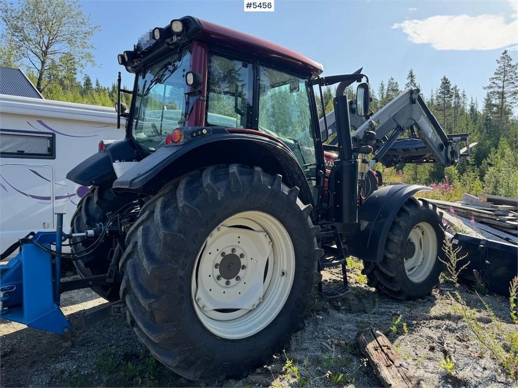 Valtra N123 Traktory