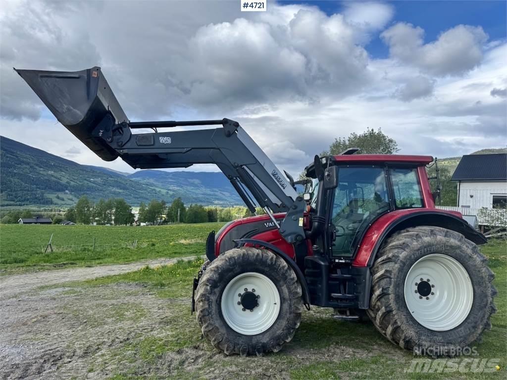Valtra N142 Traktory