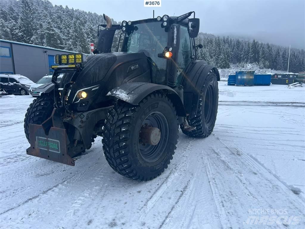 Valtra T254 Traktory