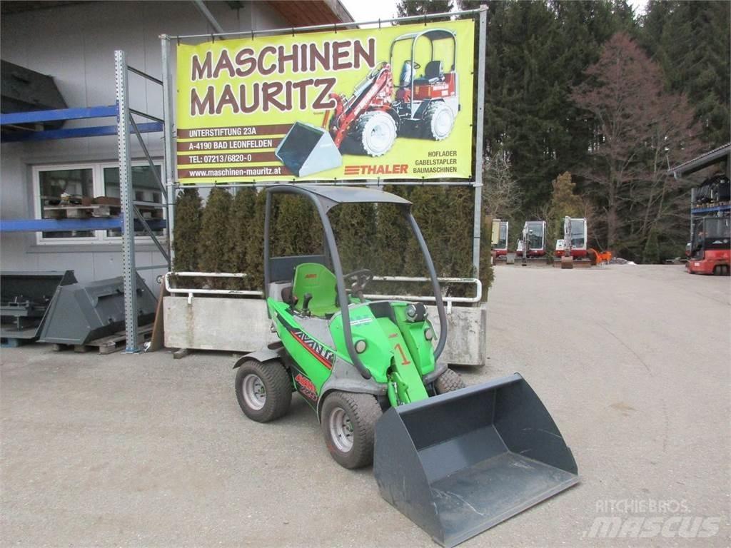 Avant 225 Čelní nakladače a rypadla