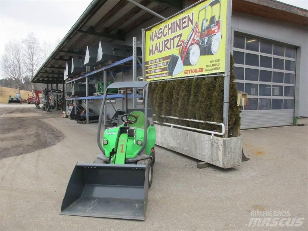 Avant 225 Čelní nakladače a rypadla