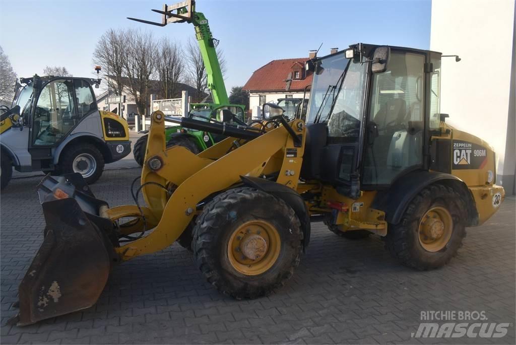 CAT 906M Kolové nakladače