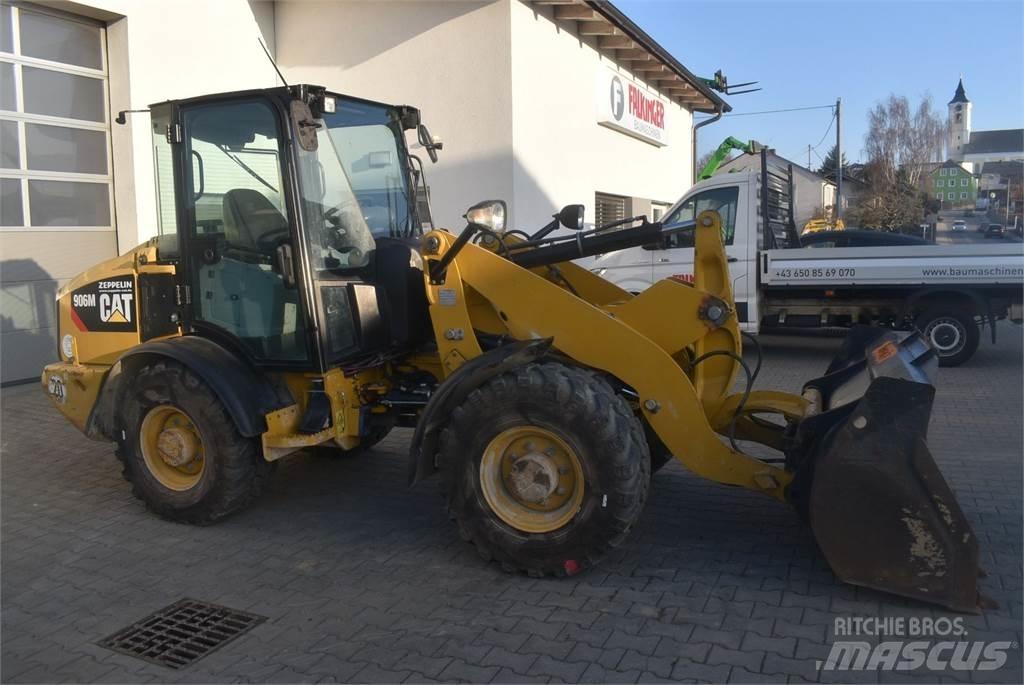 CAT 906M Kolové nakladače
