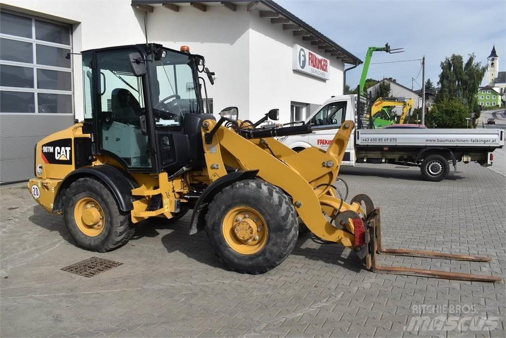 CAT 907M Kolové nakladače
