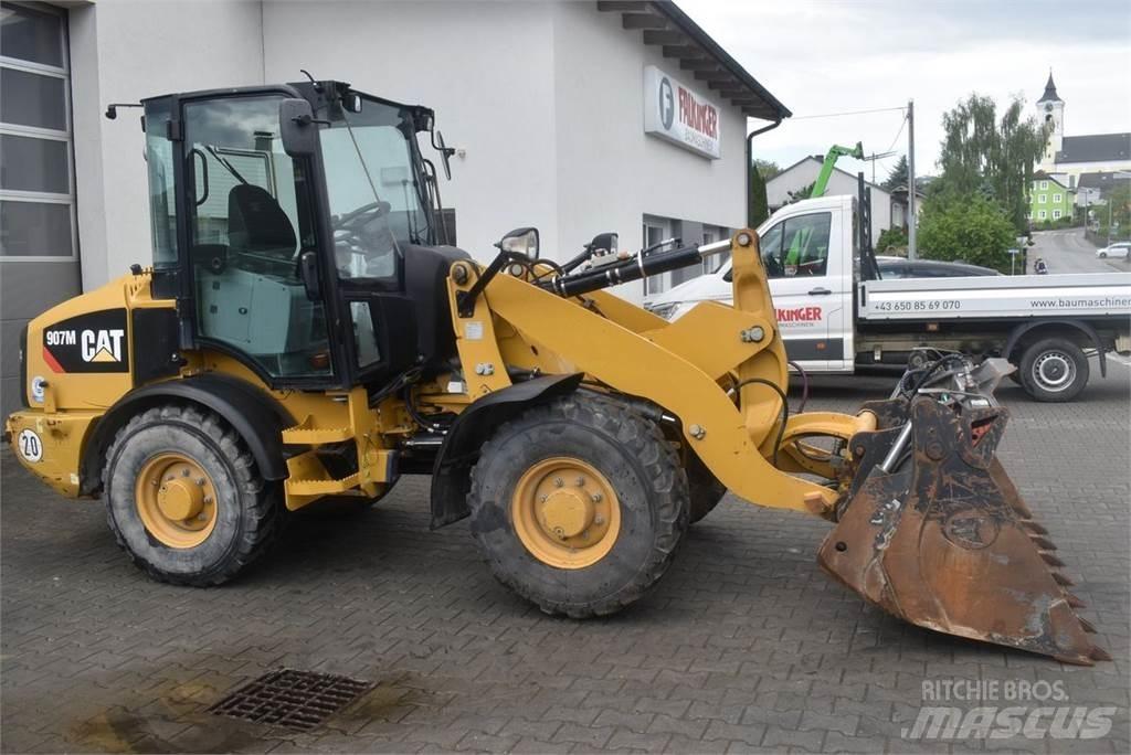CAT 907M Kolové nakladače
