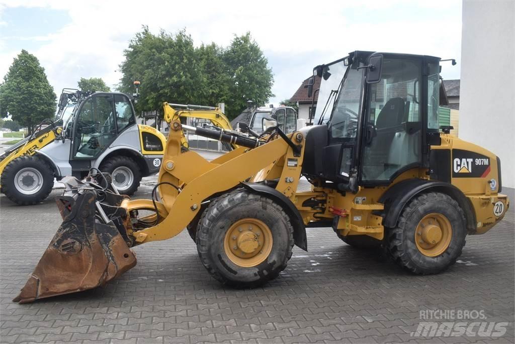 CAT 907M Kolové nakladače
