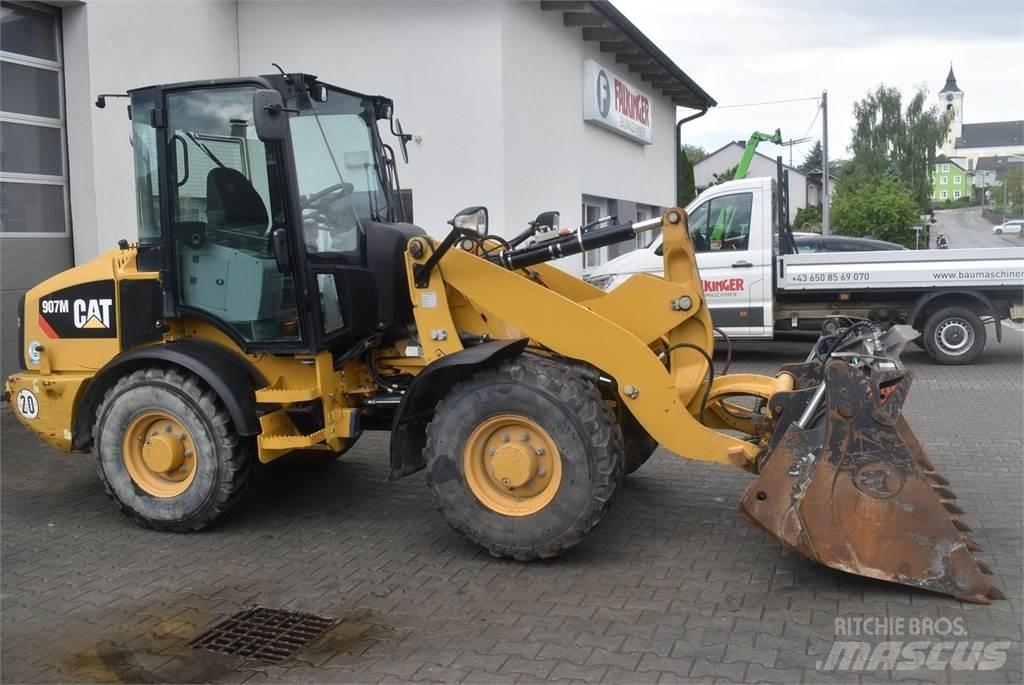 CAT 907M Kolové nakladače