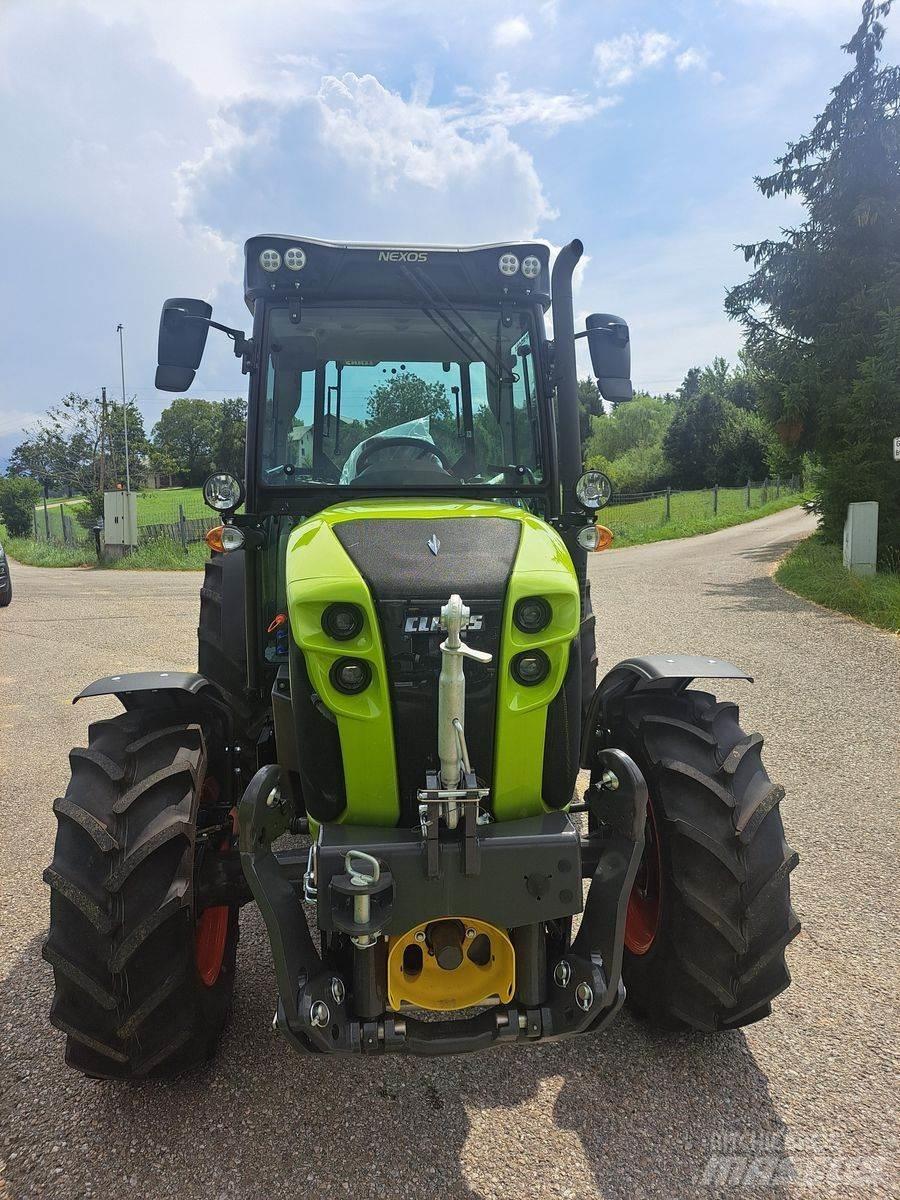 CLAAS Nexos 240 XL Traktory