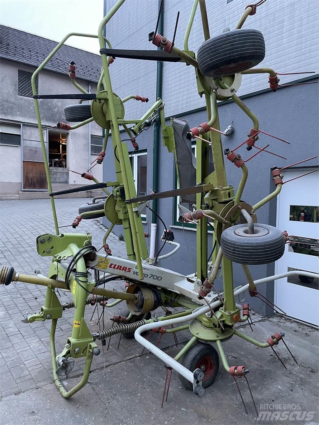 CLAAS VOLTO 700 Obraceče a shrabovače sena