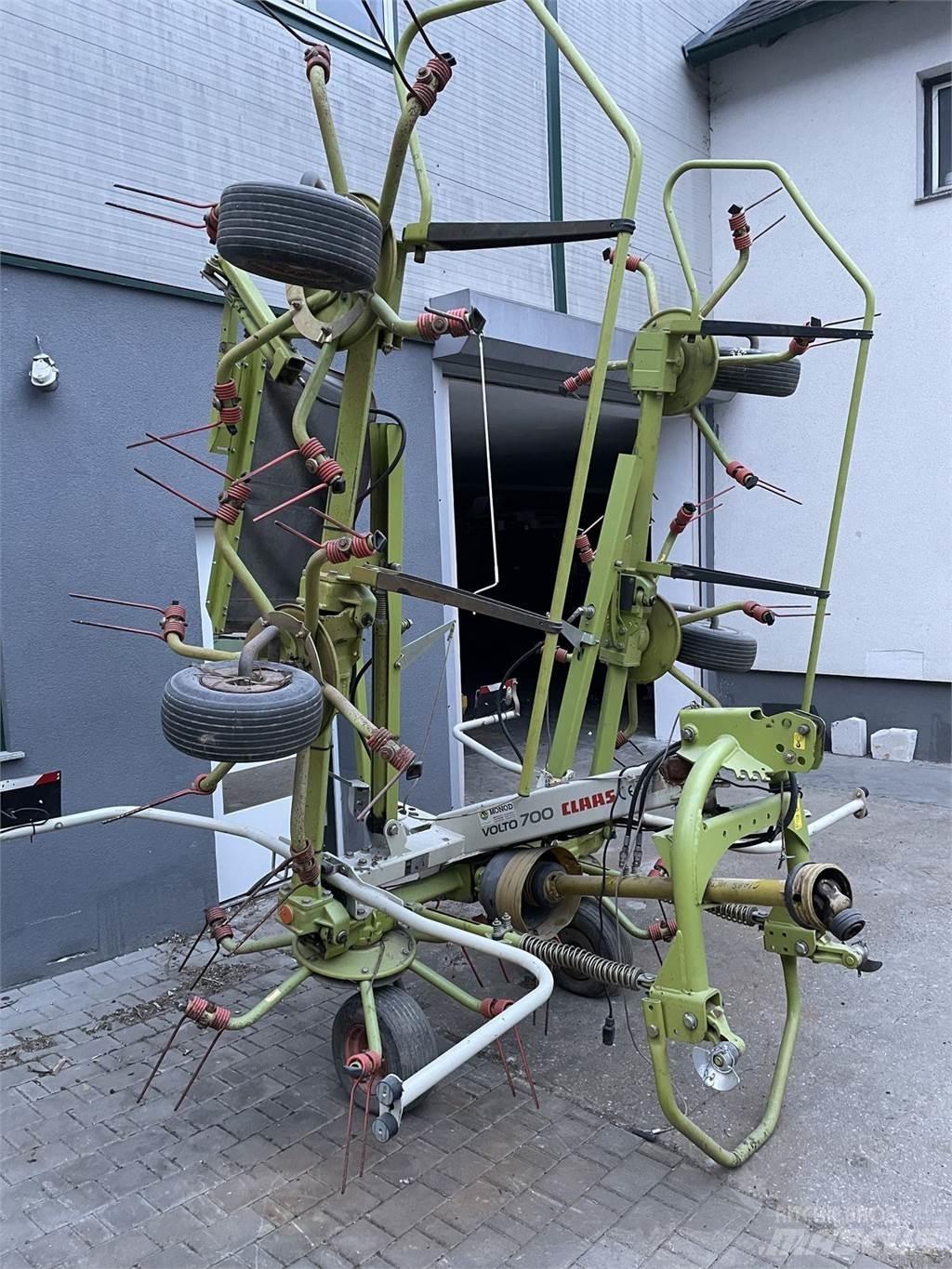 CLAAS VOLTO 700 Obraceče a shrabovače sena
