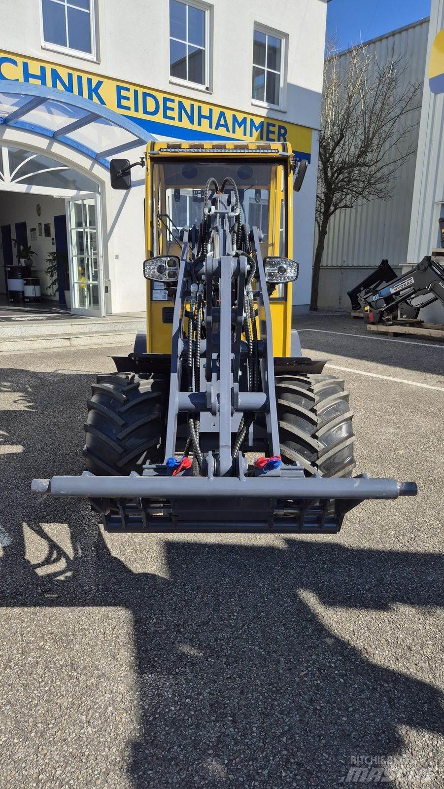 Eurotrac W12 s Čelní nakladače a rypadla