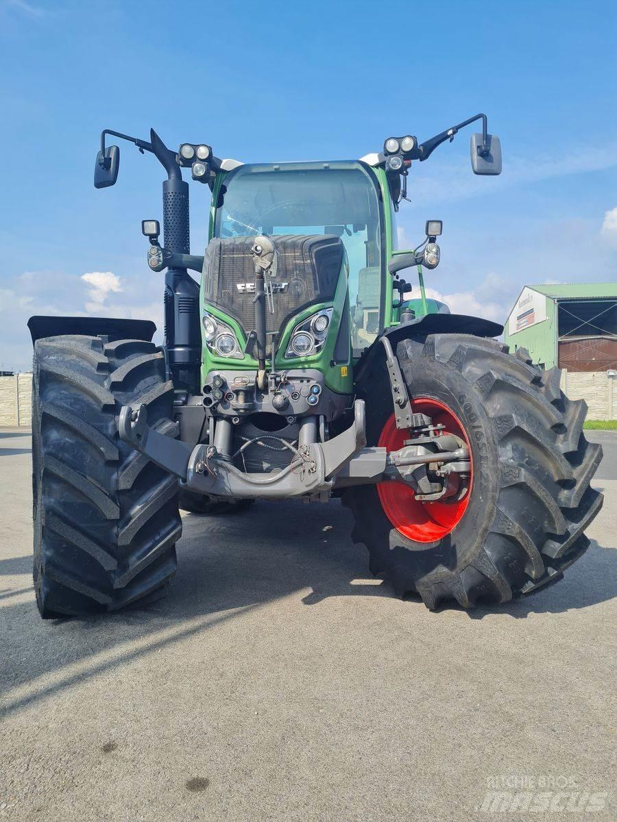 Fendt 718 Vario Traktory