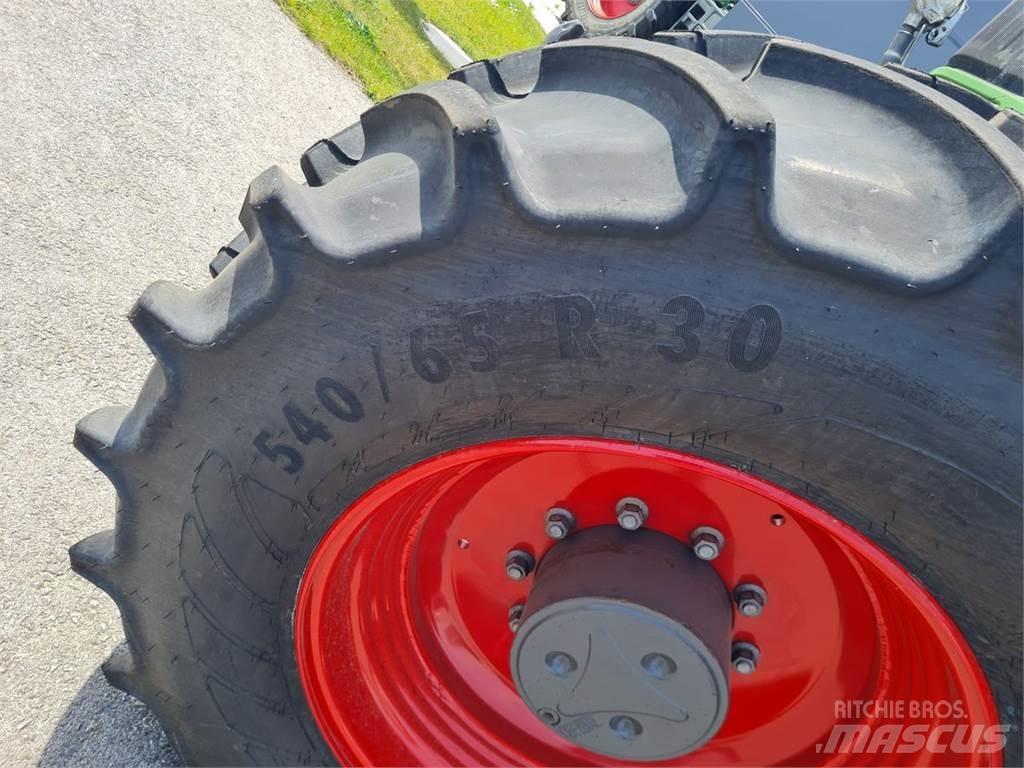 Fendt 724 Vario Traktory