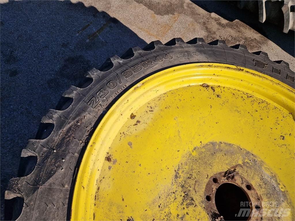 Firestone 230/95R44 Pneumatiky, kola a ráfky