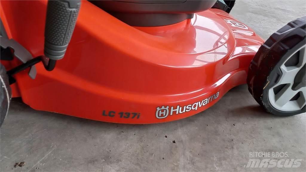 Husqvarna LC 137i Samojízdné sekačky