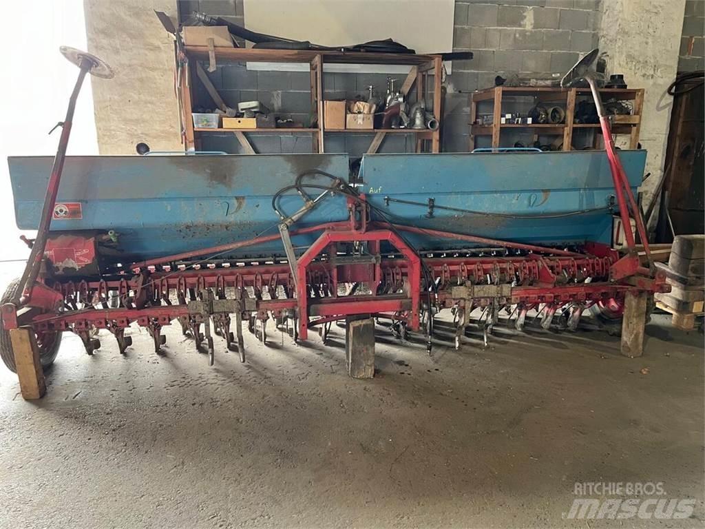 Isaria TYP 6000 Mechanické secí stroje