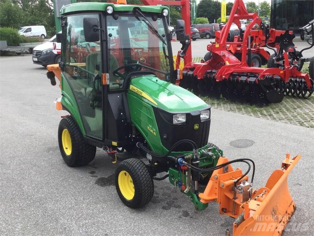 John Deere 1026R Traktory