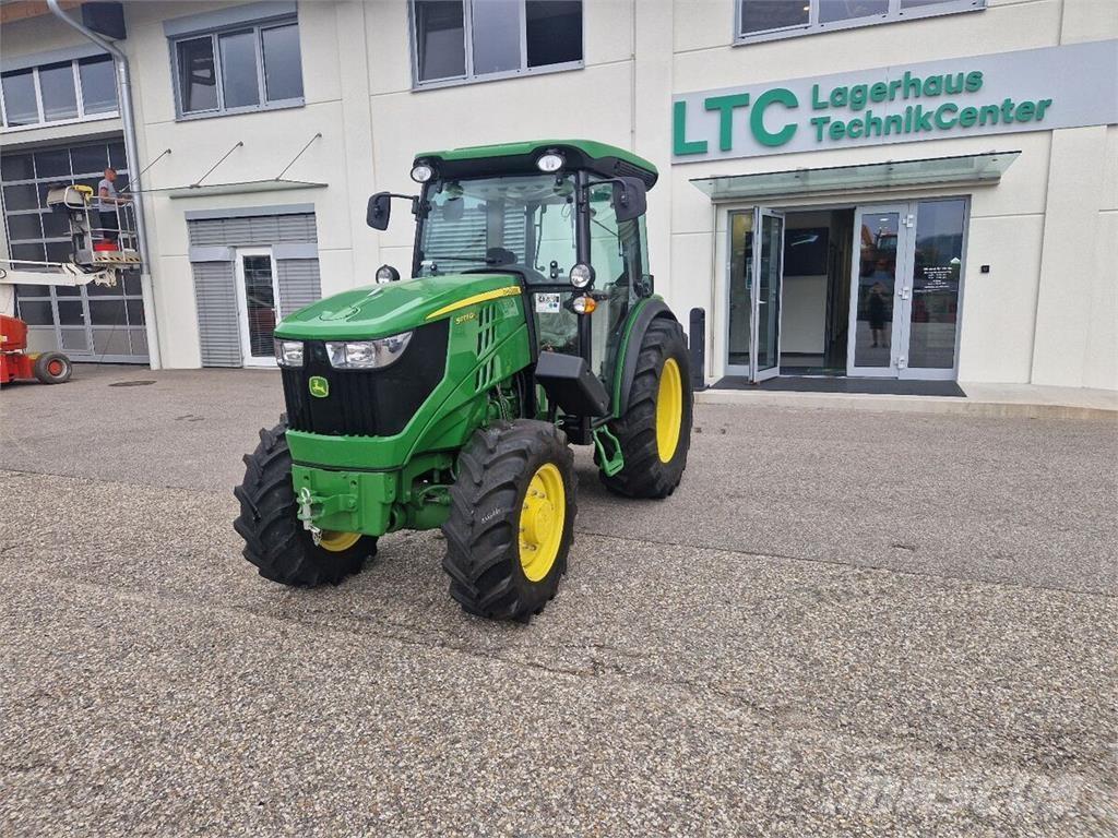 John Deere 5075 GF Traktory