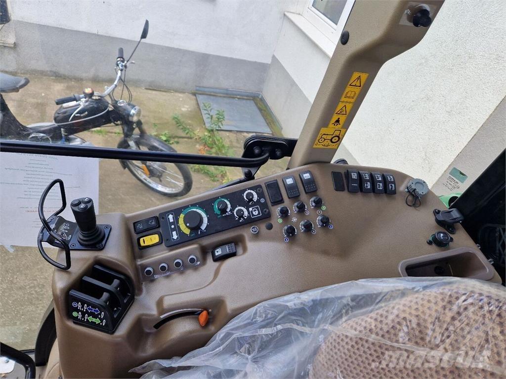 John Deere 5075 GF Traktory