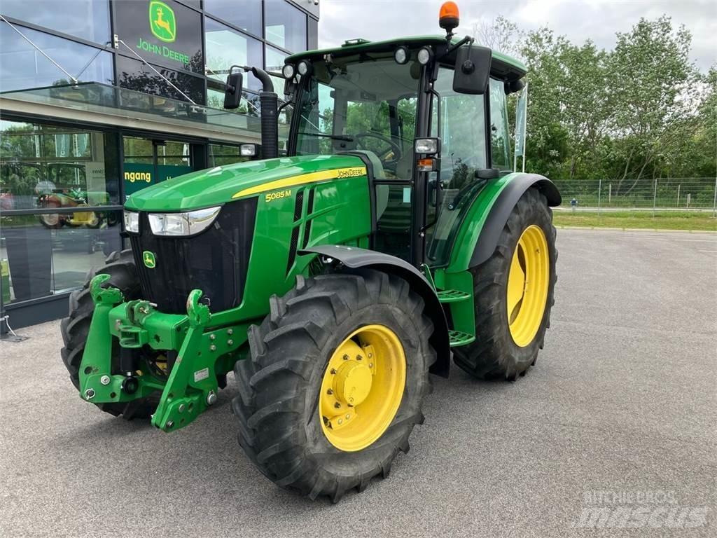 John Deere 5085M Traktory