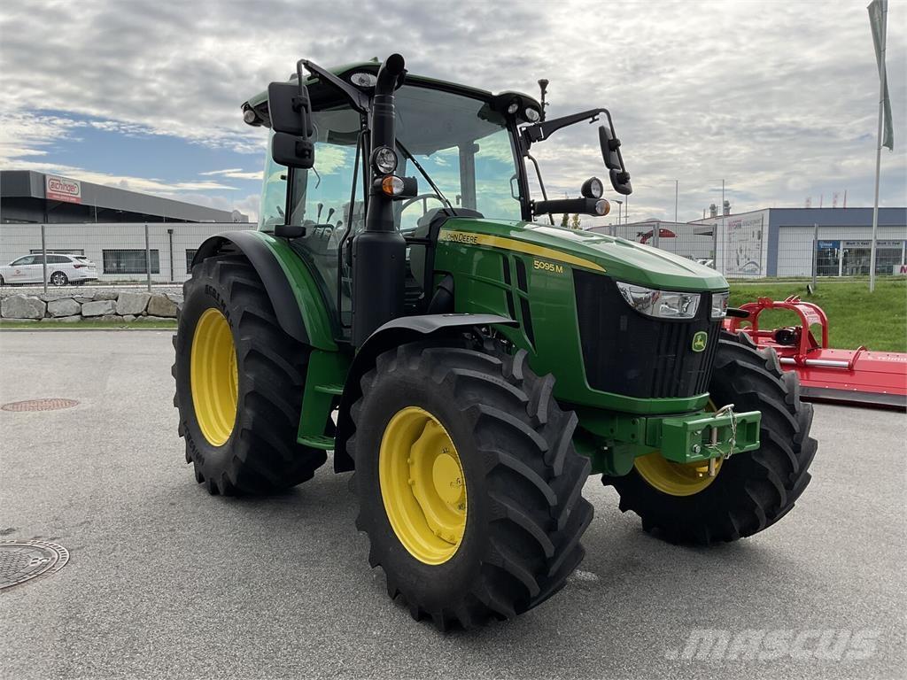 John Deere 5095M Traktory