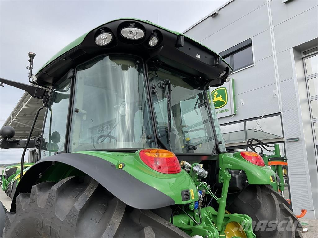 John Deere 5095M Traktory