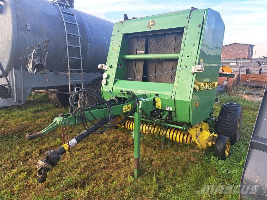 John Deere 570 Lis na válcové balíky