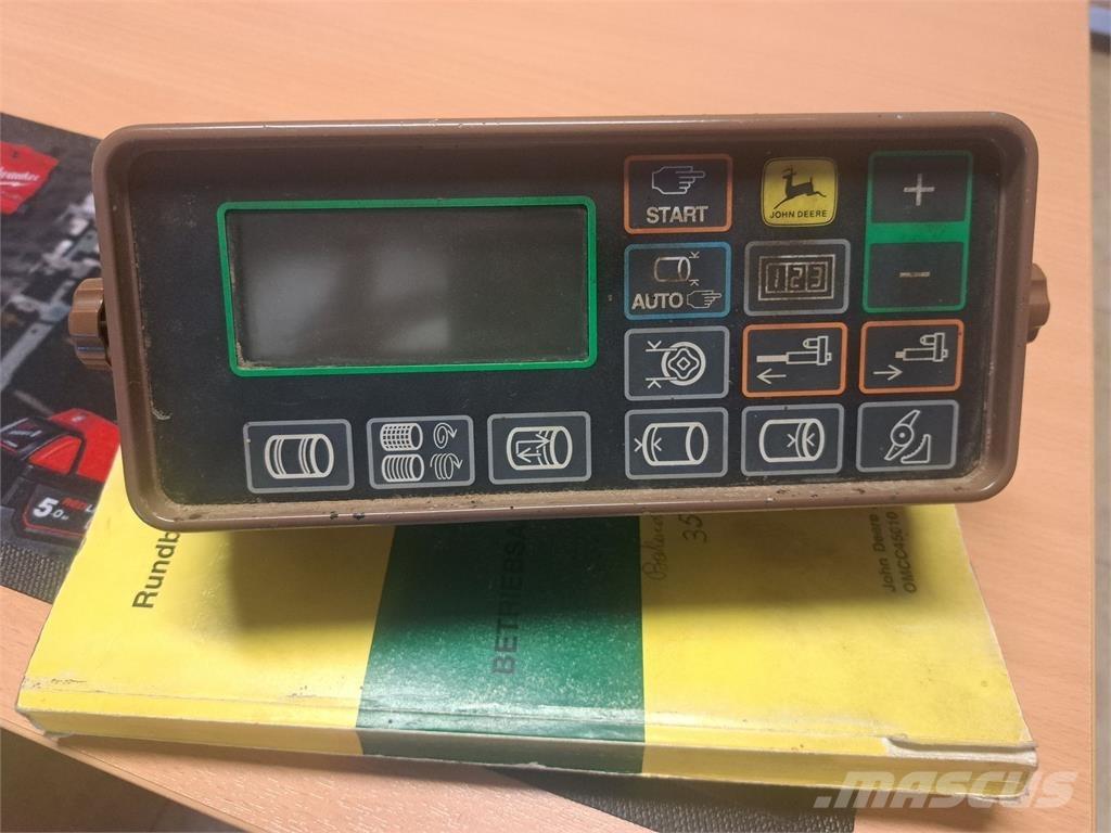 John Deere 570 Lis na válcové balíky