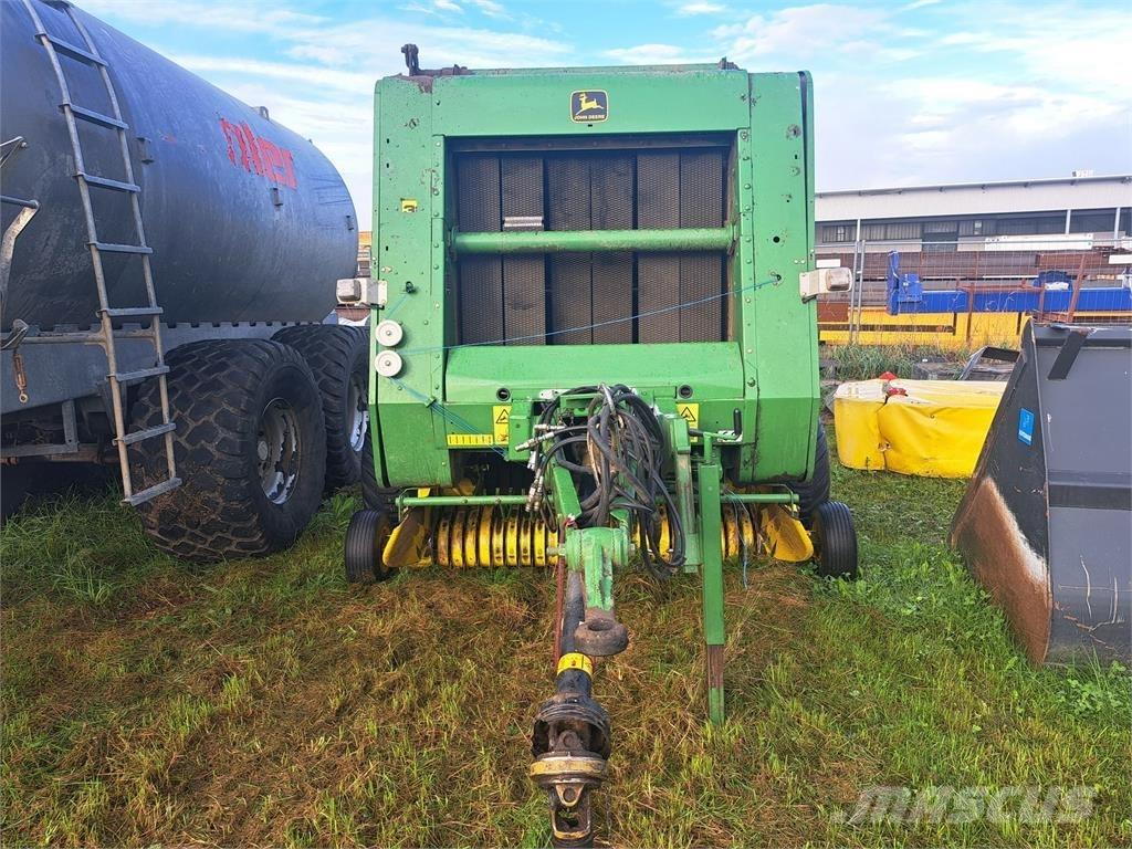 John Deere 570 Lis na válcové balíky