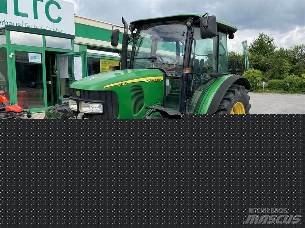 John Deere 5820 Traktory