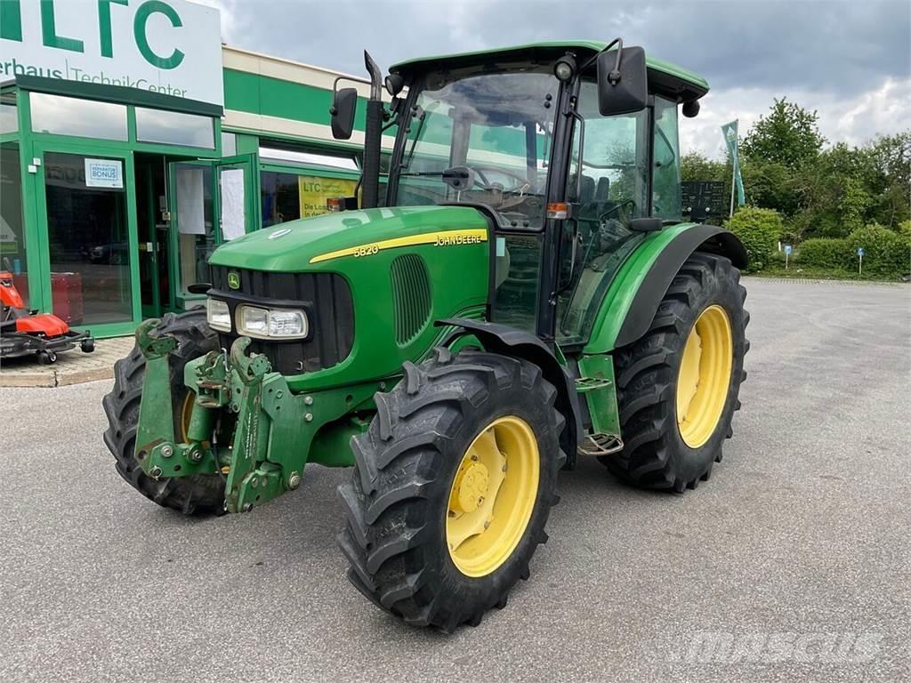 John Deere 5820 Traktory