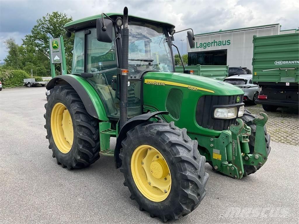 John Deere 5820 Traktory