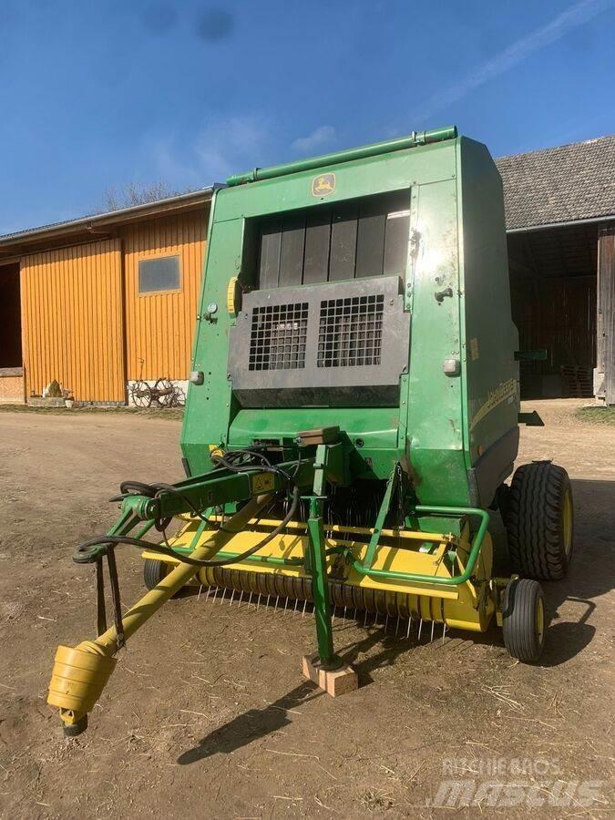 John Deere 592C Lis na válcové balíky