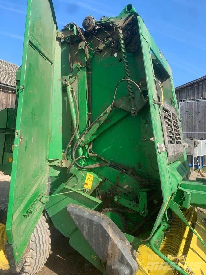 John Deere 592C Lis na válcové balíky