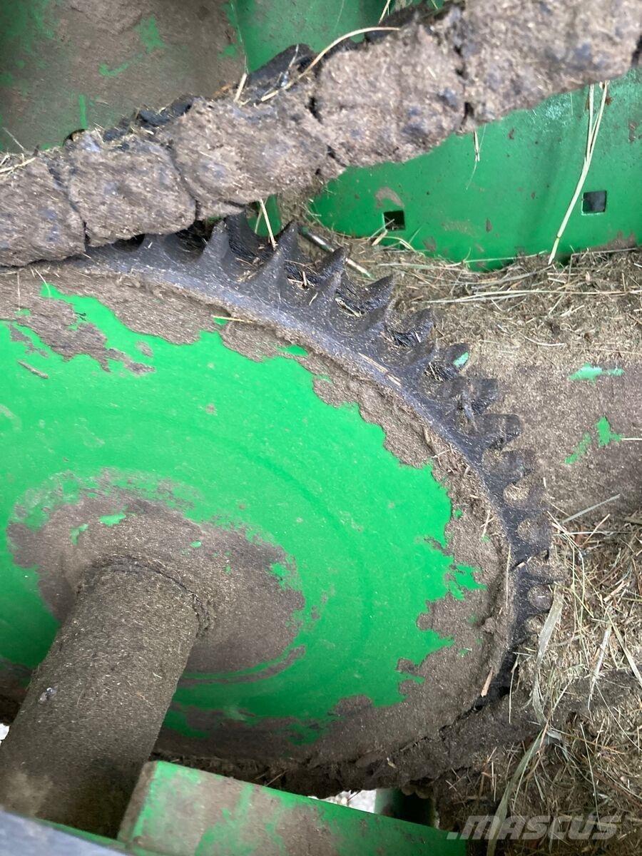 John Deere 592C Lis na válcové balíky