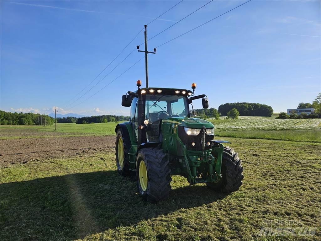 John Deere 6105R Traktory