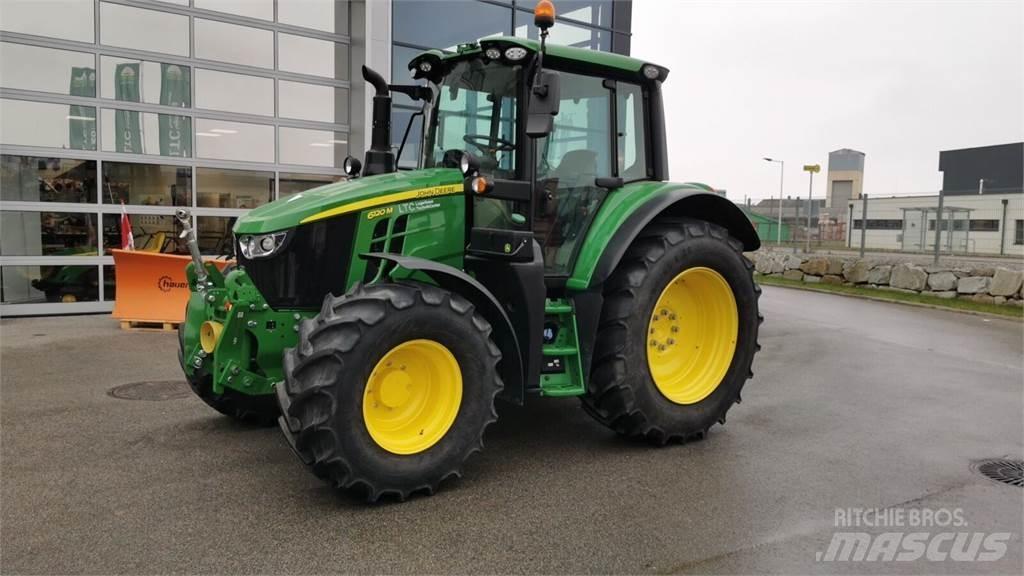 John Deere 6120M Traktory