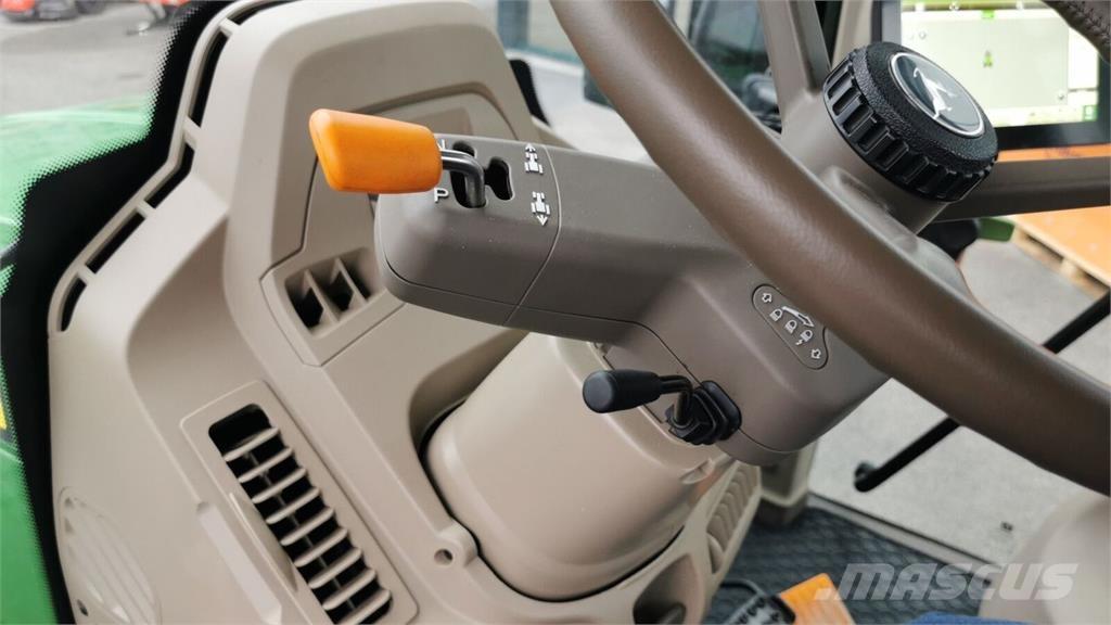 John Deere 6120M Traktory